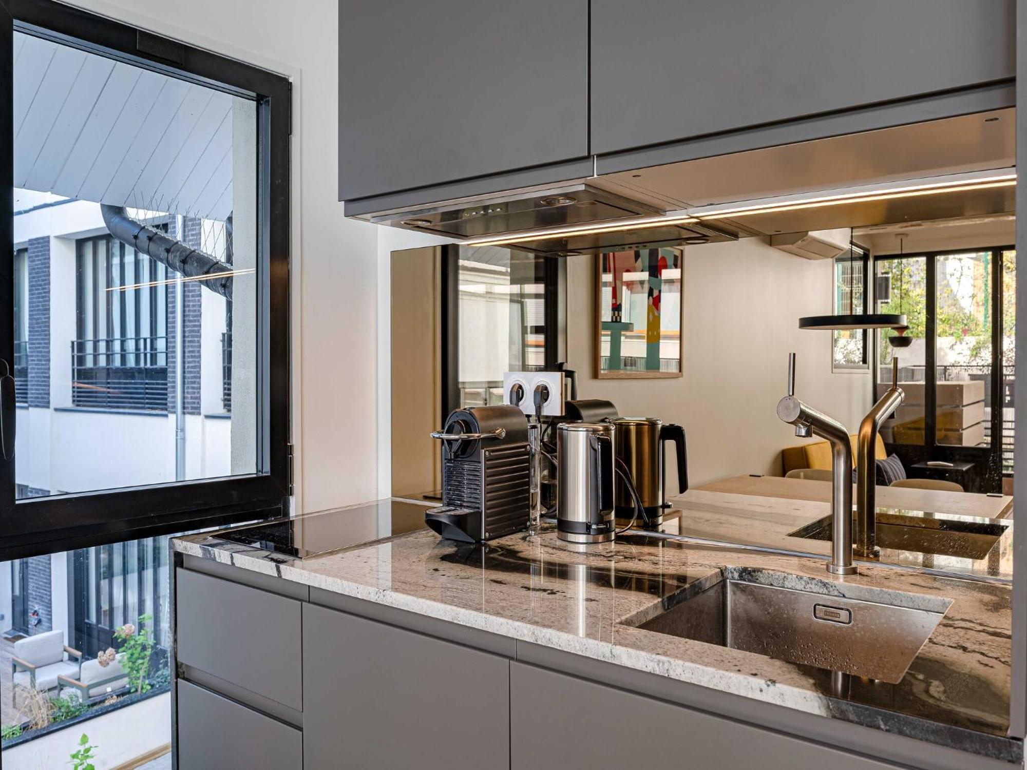 Apartment Marais Area - Outdoor Patio - A C - 2bdr Paris
