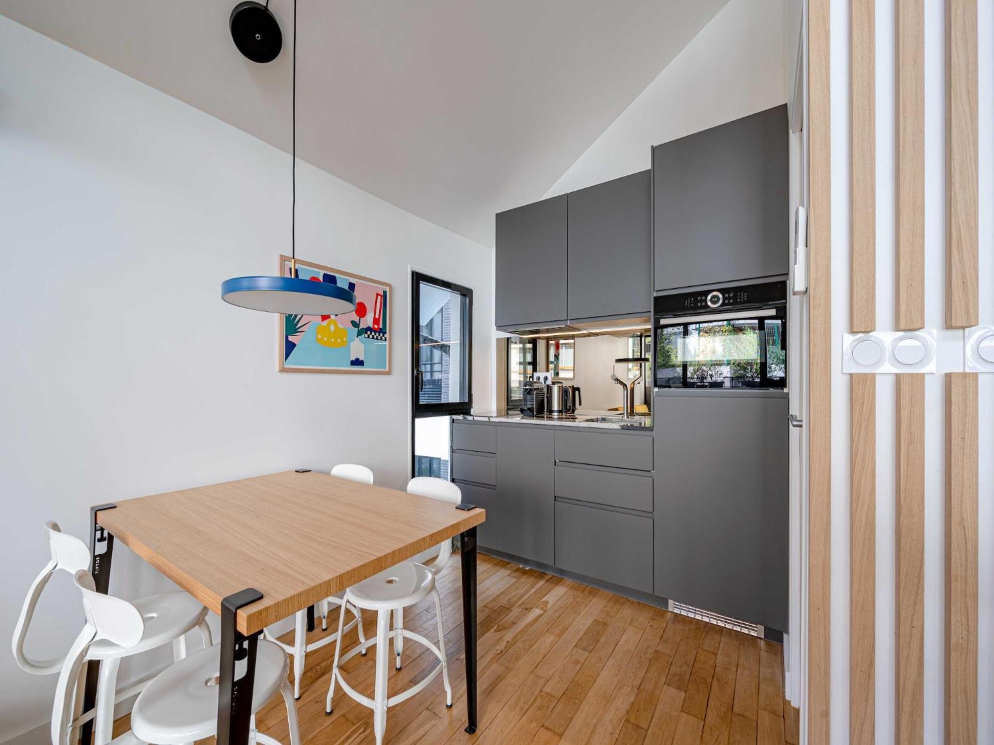Apartment Marais Area - Outdoor Patio - A C - 2bdr *