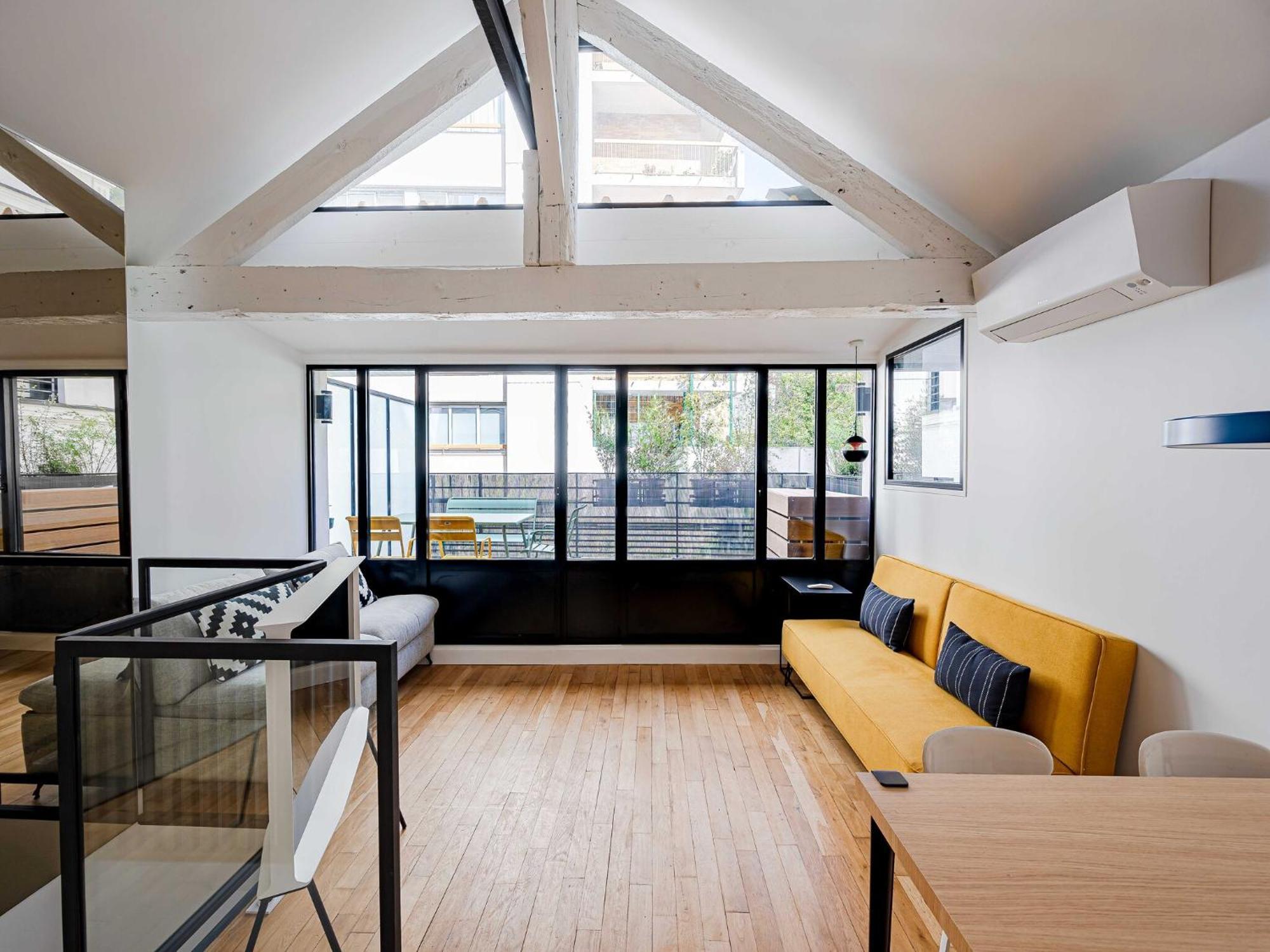 Marais Area - Outdoor Patio - A C - 2bdr Paris